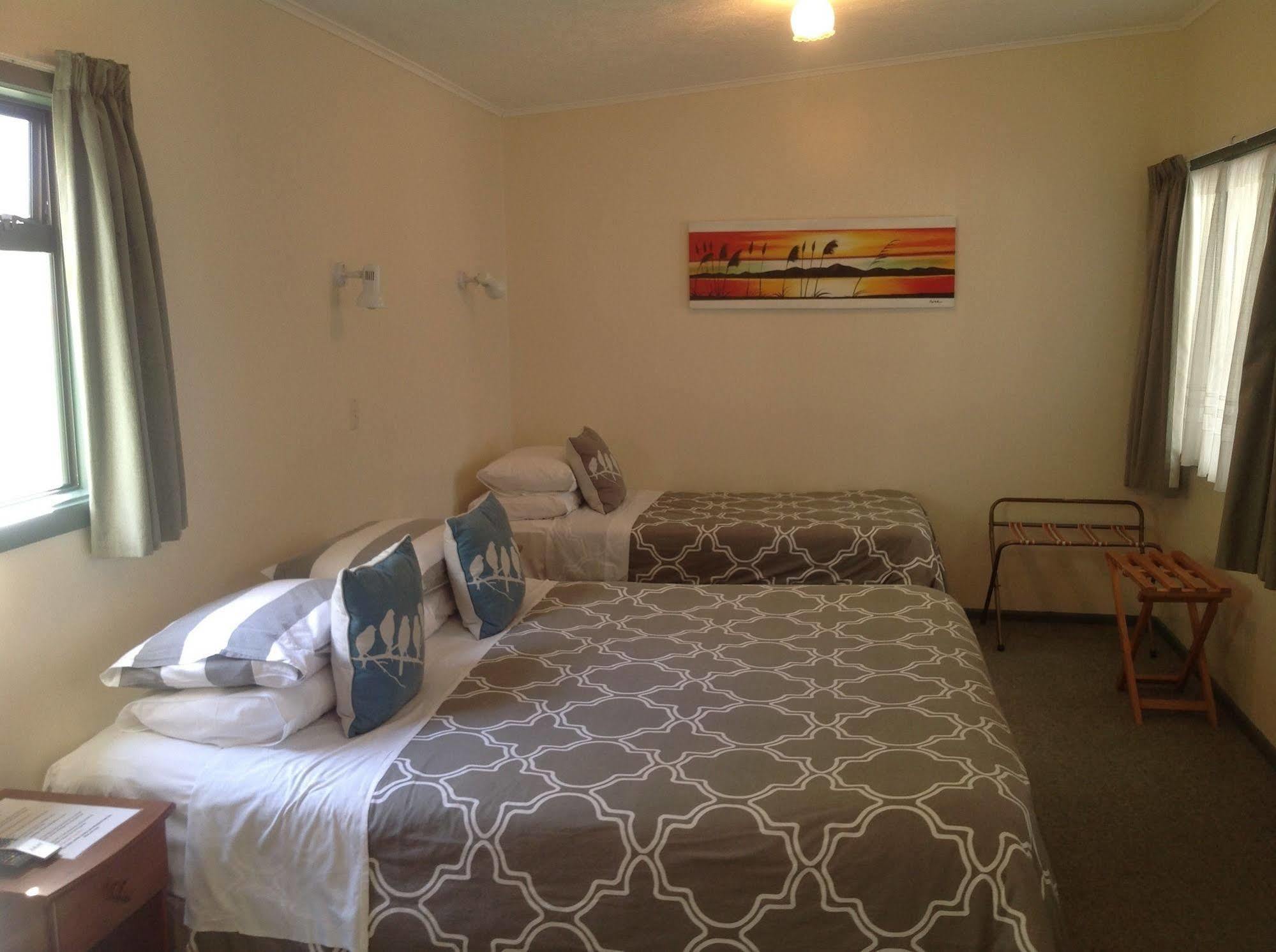 Shakespeare House Bed & Breakfast Te Anau Eksteriør bilde