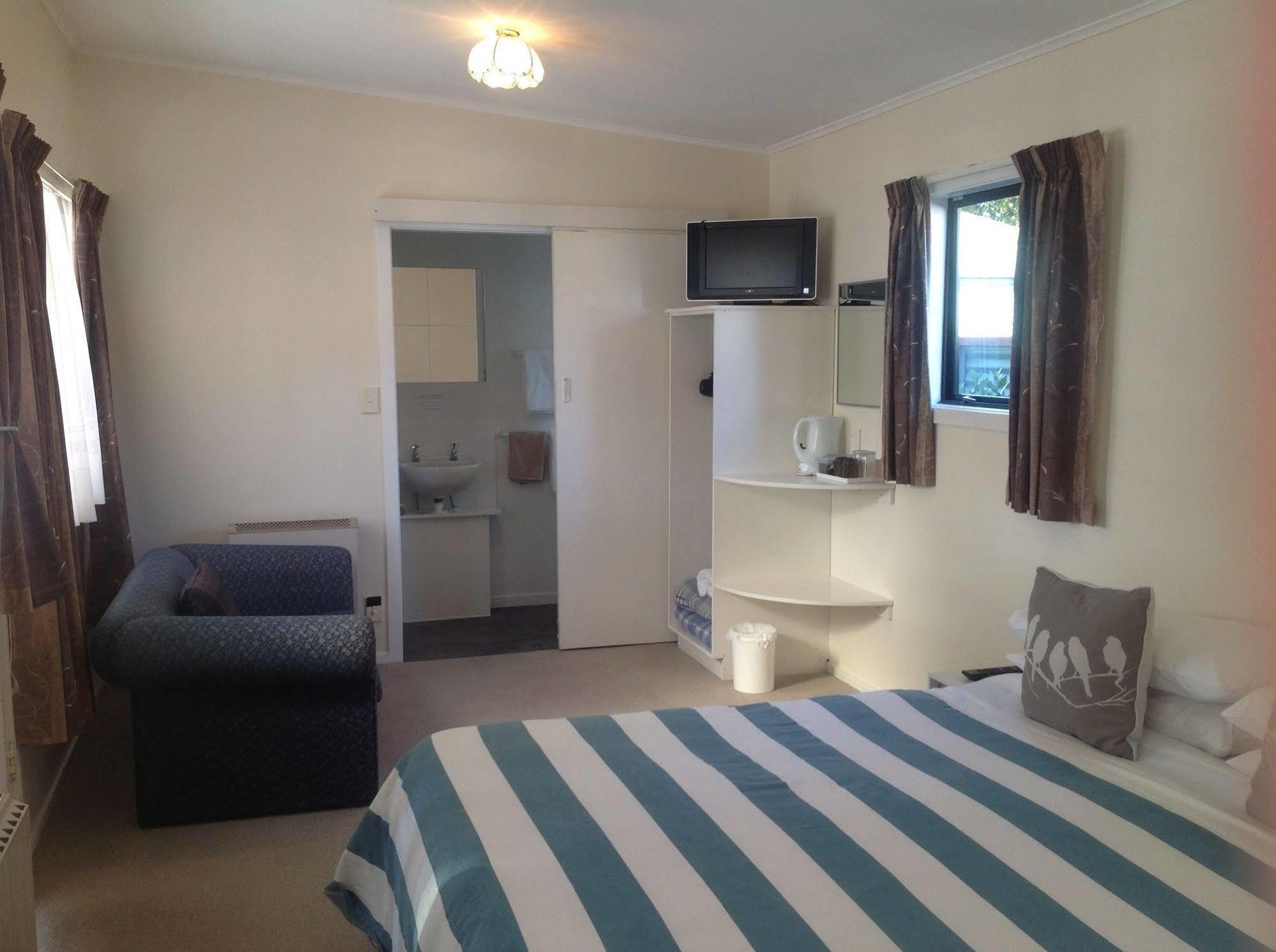 Shakespeare House Bed & Breakfast Te Anau Eksteriør bilde